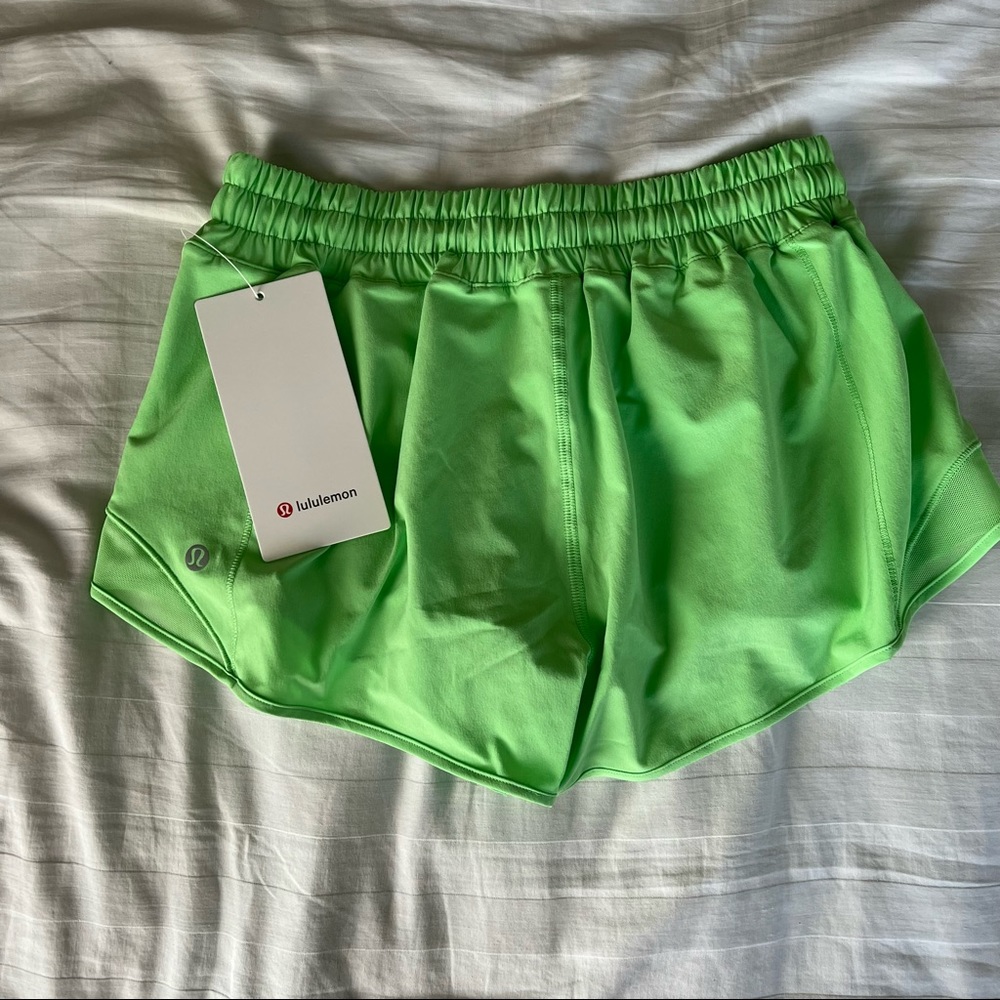 NWT Lululemon Scream Green Hotty Hot LR Shorts 2.5” Inseam - Picture 2 of 4